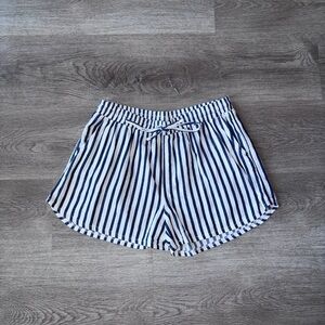 Universial Thread Blue and White Striped Women's Shorts